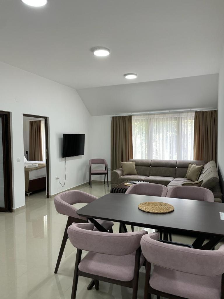 Morpheus Apartmani Sremska Mitrovica Exterior foto